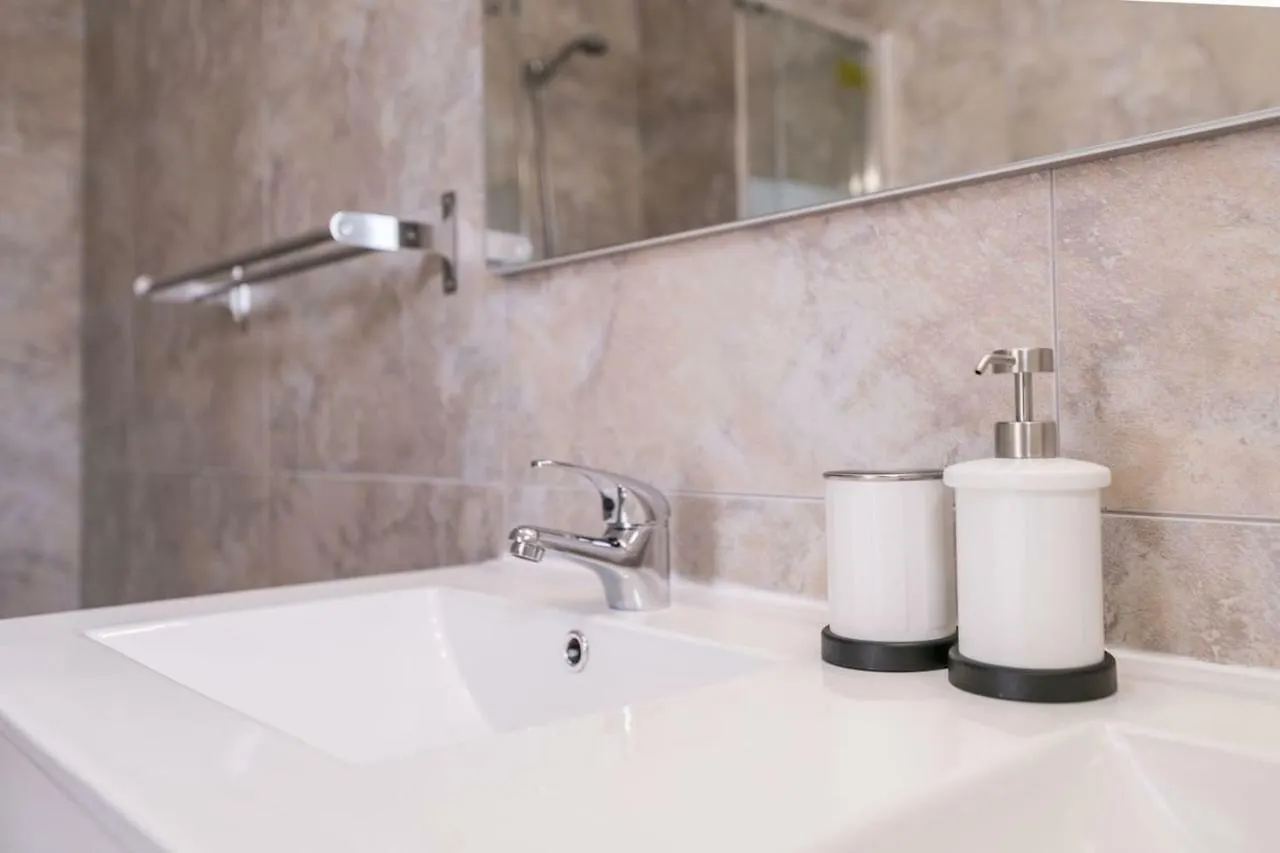 Lovelystay - Sweet Escape II - Backyard Quarteira Apartment