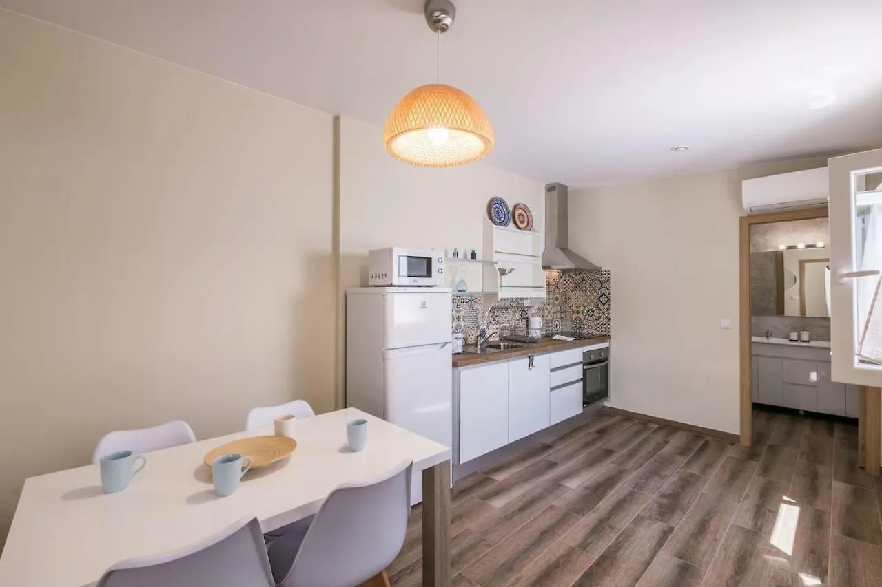 Lovelystay - Sweet Escape II - Backyard Quarteira Apartment