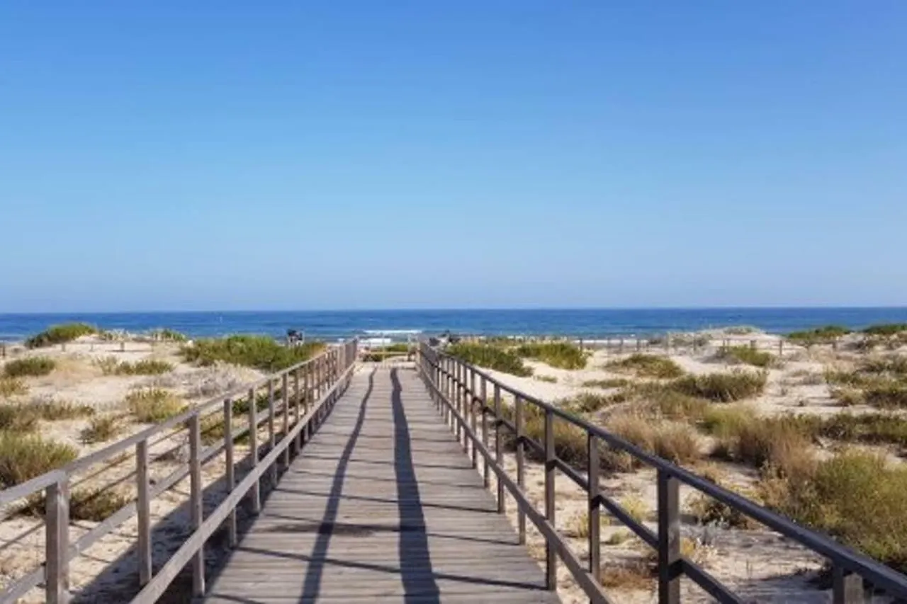 Lovelystay - Sweet Escape II - Backyard Quarteira Apartment